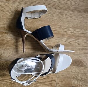 NEW🆕️ MICHAEL Michael Kors "Guiliana Ankle Strap" Leather Heels in Navy + White